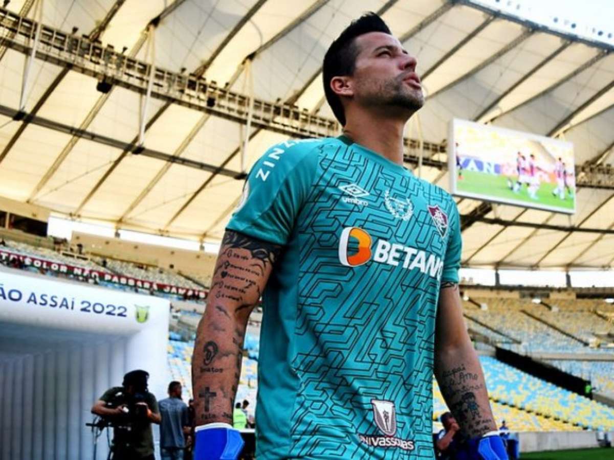 Fábio, do Fluminense, é eleito o melhor goleiro do mês de outubro