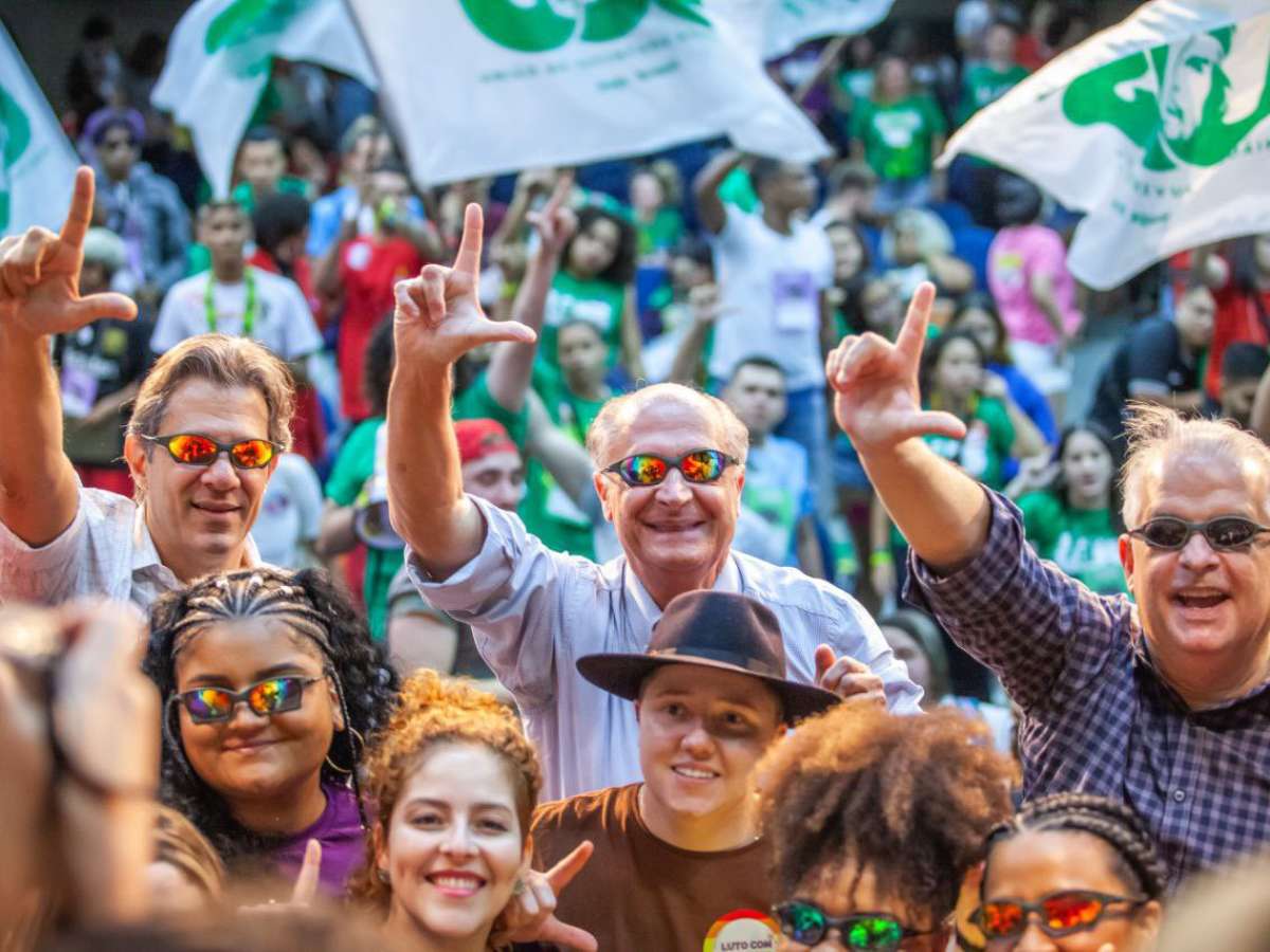 Óculos Juliet, ícone do funk ostentação, entram em campo pelo voto jovem -  27/04/2022 - UOL TAB