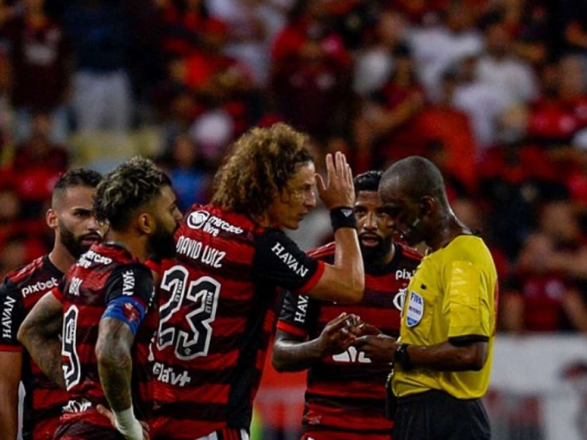 CBF define árbitro para Flamengo x Athletico, jogo de ida das