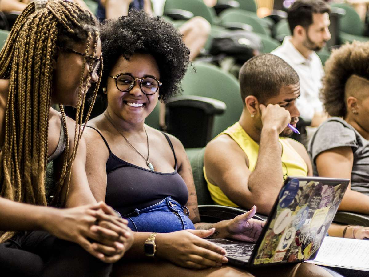 Notas de corte foram mais altas para alunos cotistas na maioria dos cursos  da UFMG - 07/01/2013 - UOL Educação