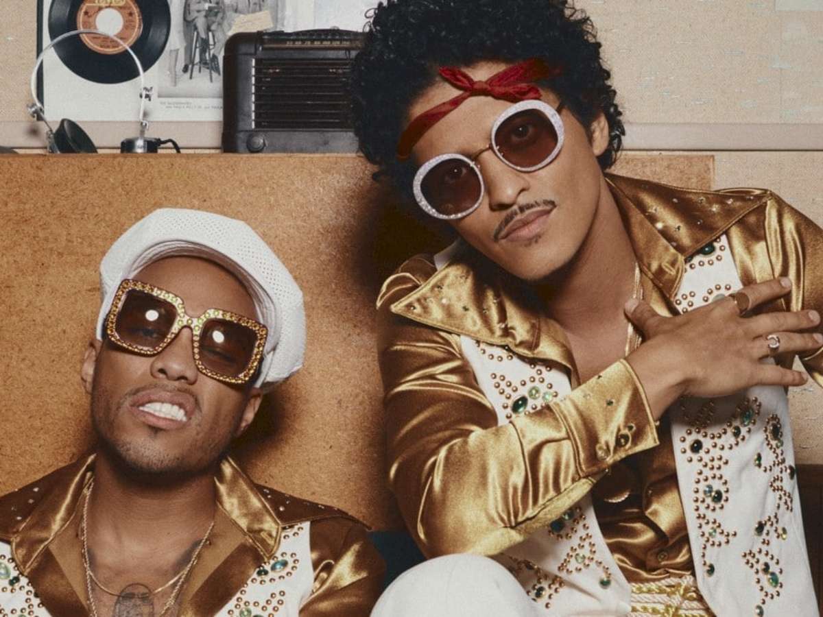 Bruno Mars e Anderson Paak anunciam criação de uma nova banda – SILK SONIC  – e primeiro single já estará disponível na sexta da próxima semana!