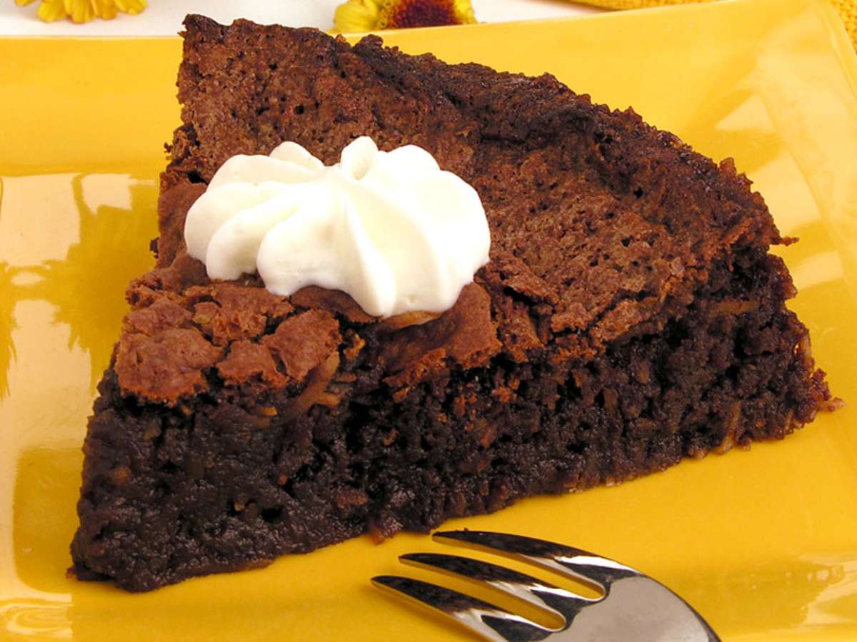 Bolo de chocolate sem farinha de trigo, sem leite e super rápido