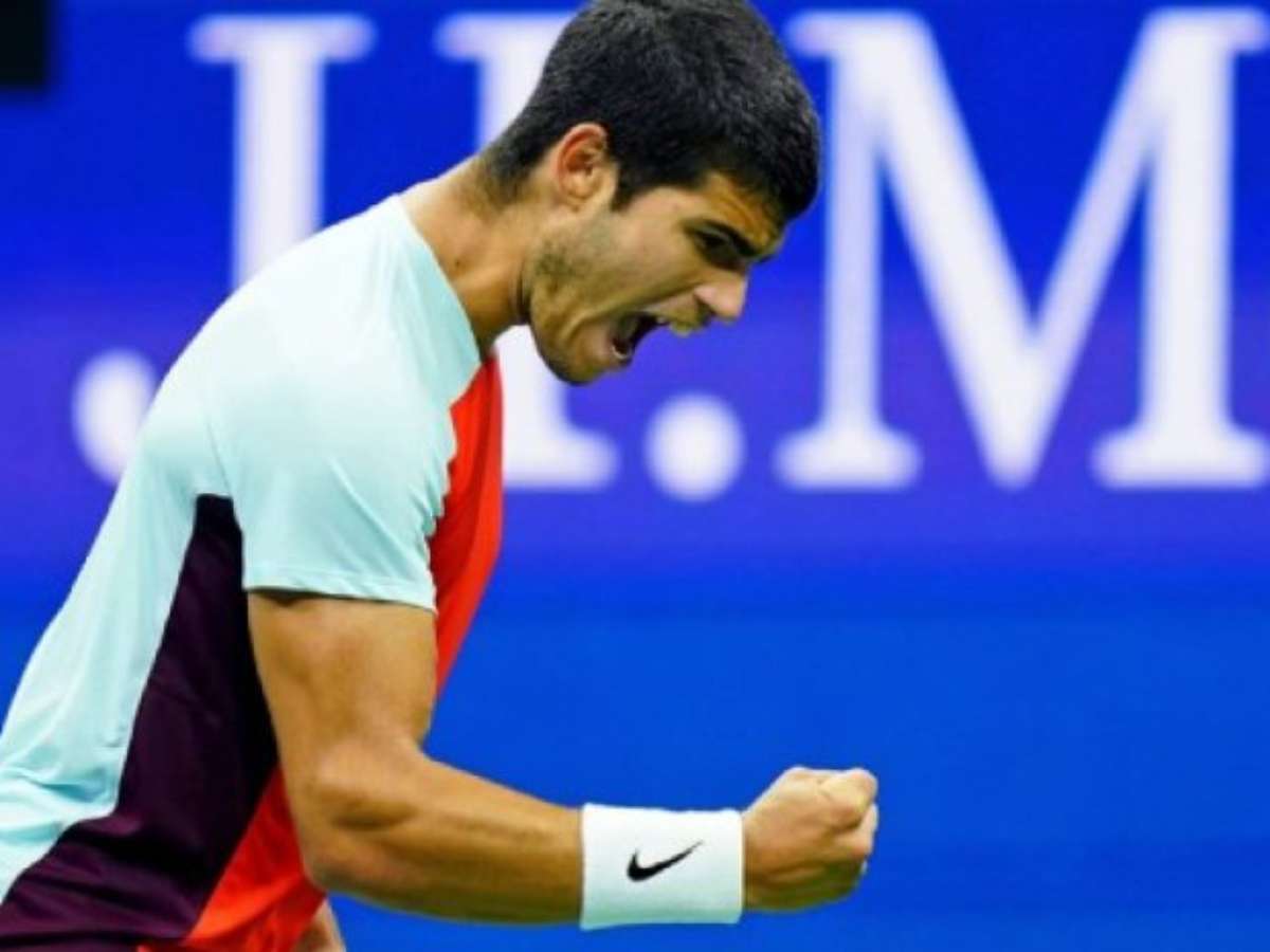 Alcaraz vence Djokovic em um jogo épico de tenis 