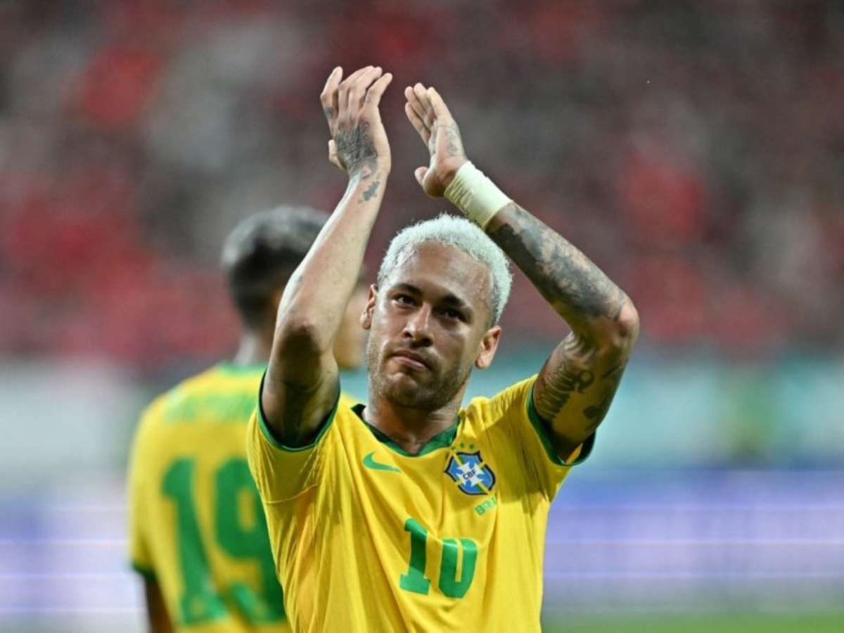 Neymar surpreende fã que tirou a figurinha 'Legend' do craque da Seleção  Brasileira