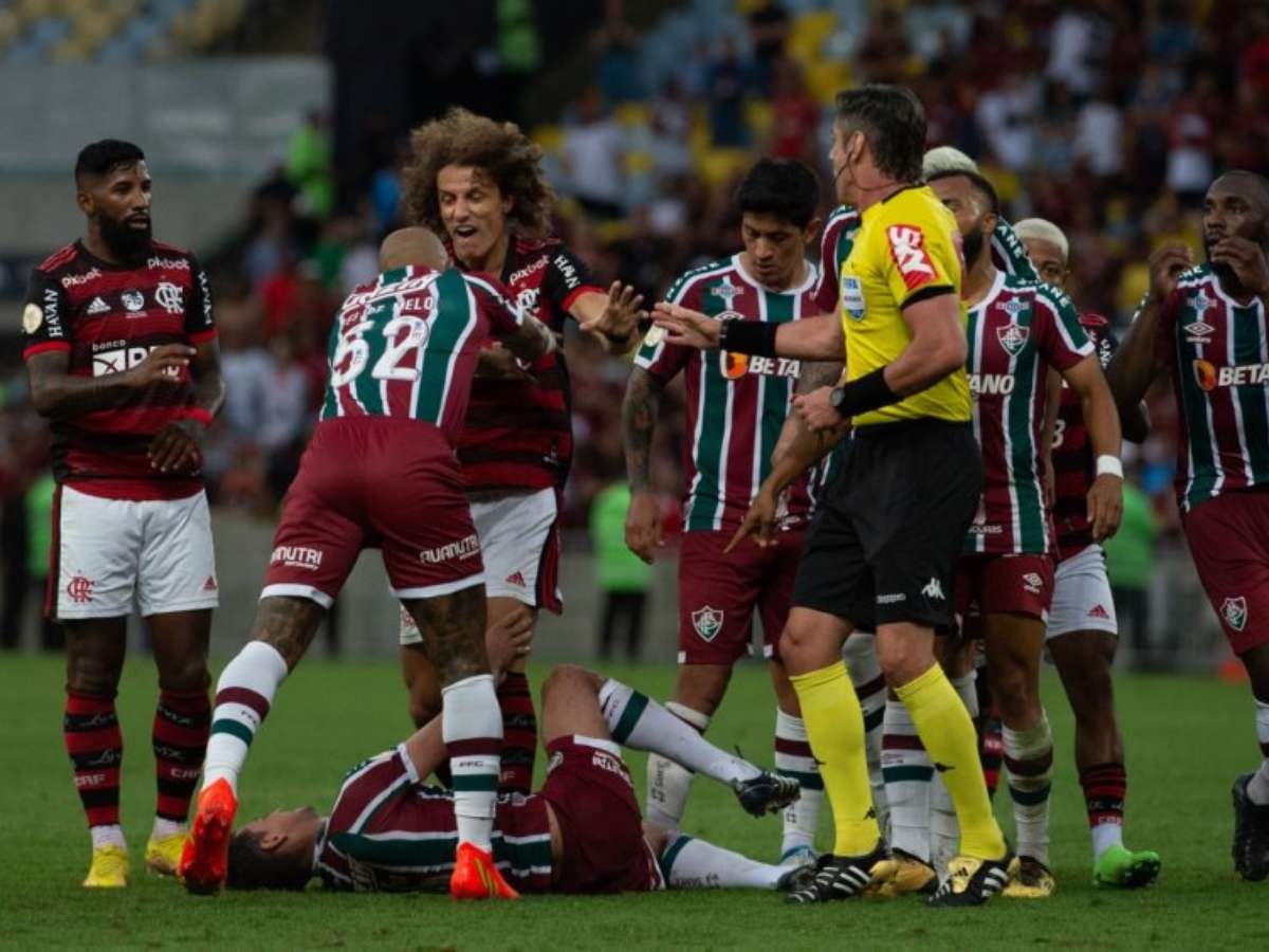 Em grande jogo, Fluminense quebra invencibilidade do Flamengo e assume o 2º  lugar