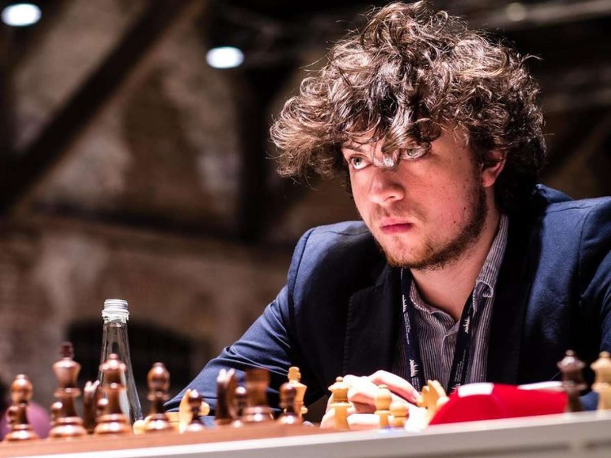 Xadrez: sex toy, código morse e engine; entenda toda a polêmica entre Magnus  Carlsen e Hans Niemann