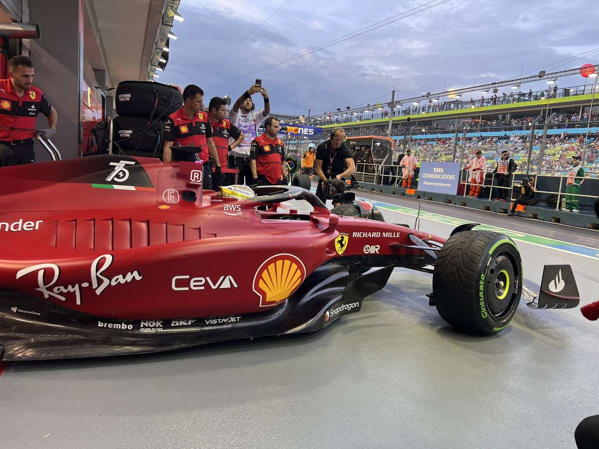 GP Singapura F1, TL3: Leclerc mais rápido em treino encurtado e