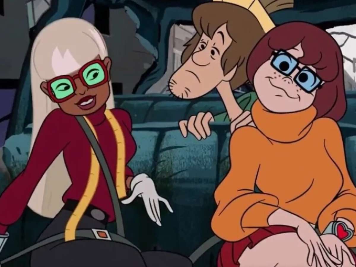 Scooby-Doo! Brasil on X: Na nova série Velma, Daphne foi criada por duas  mães policiais, lida com traumas de abandono e é a garota mais popular do  colégio. Mas vai ter que