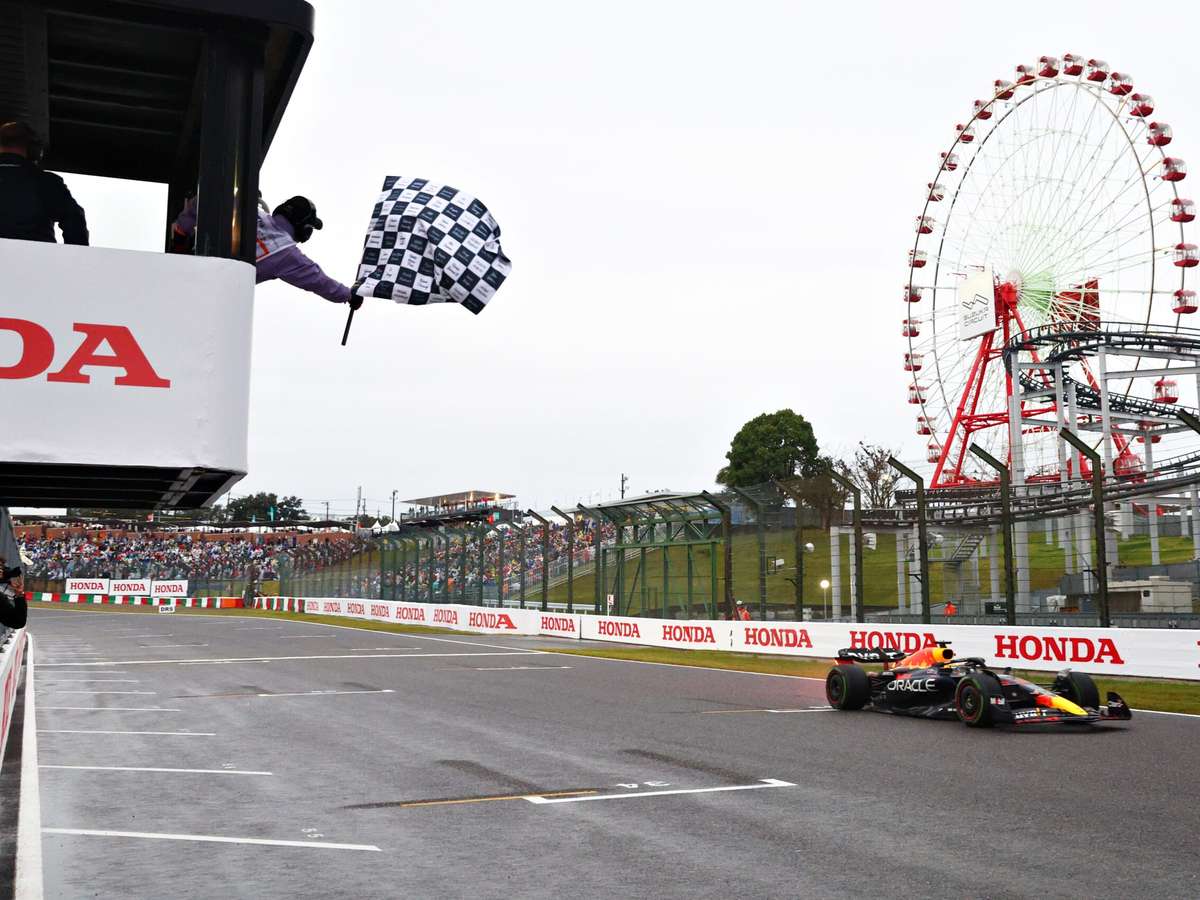 Vettel é terceiro no Japão e garante bicampeonato mundial