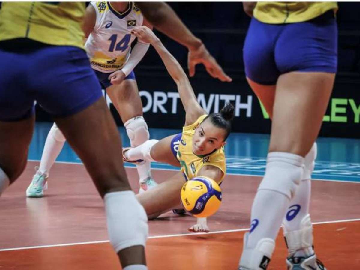 No tie-break, seleção brasileira feminina de vôlei bate o Japão e