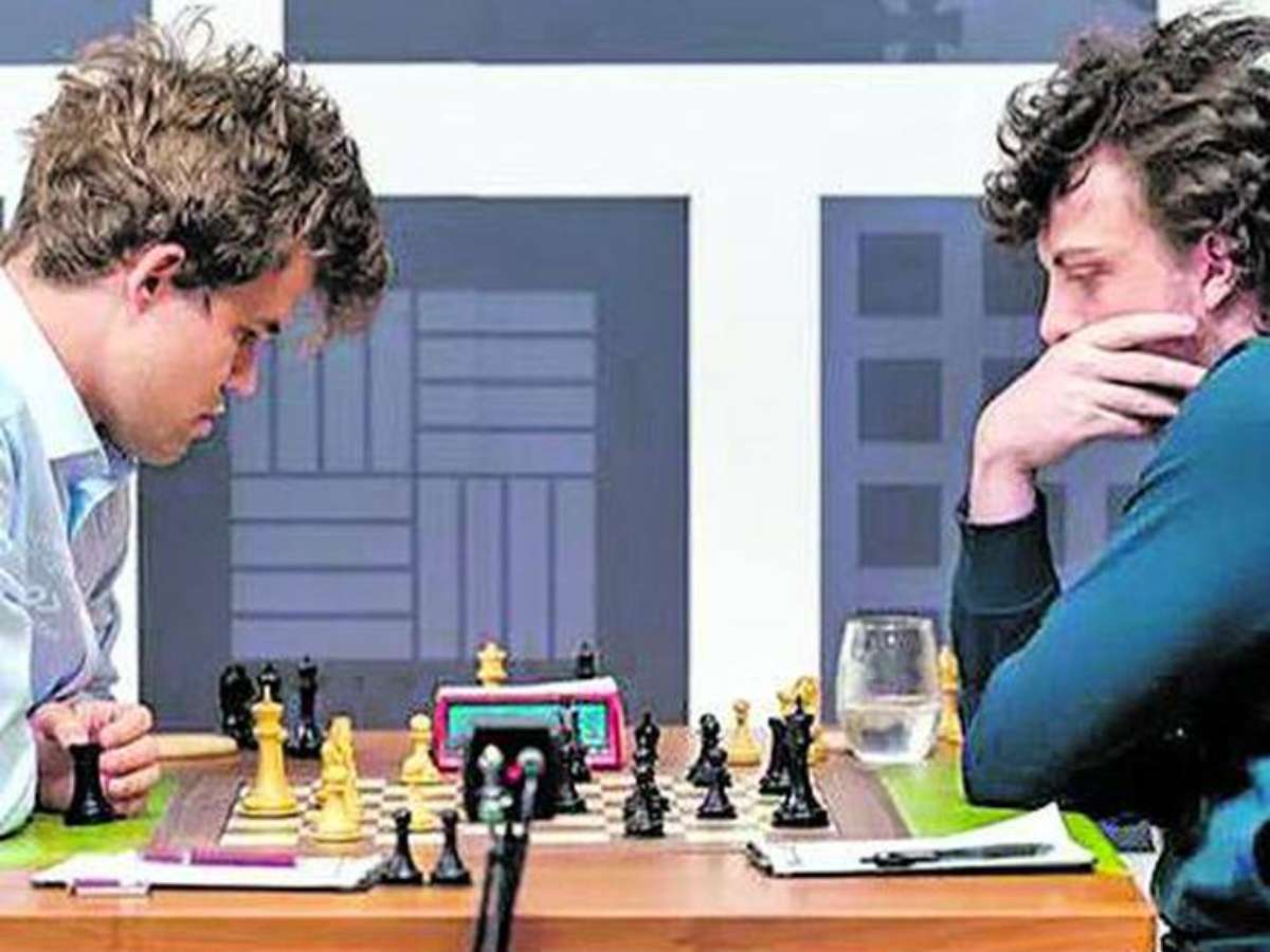Hans Niemann abre processo de R$522 milhões contra Magnus Carlsen por  acusações de trapaça no xadrez