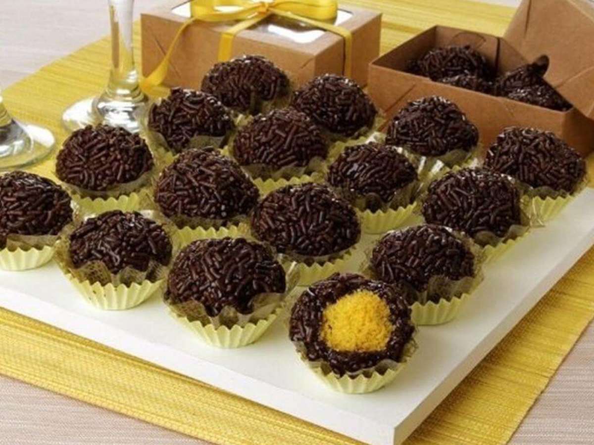 Como Fazer Bolo Fofo de Chocolate Com CUPCAKE (Jogos de Cozinhar) 