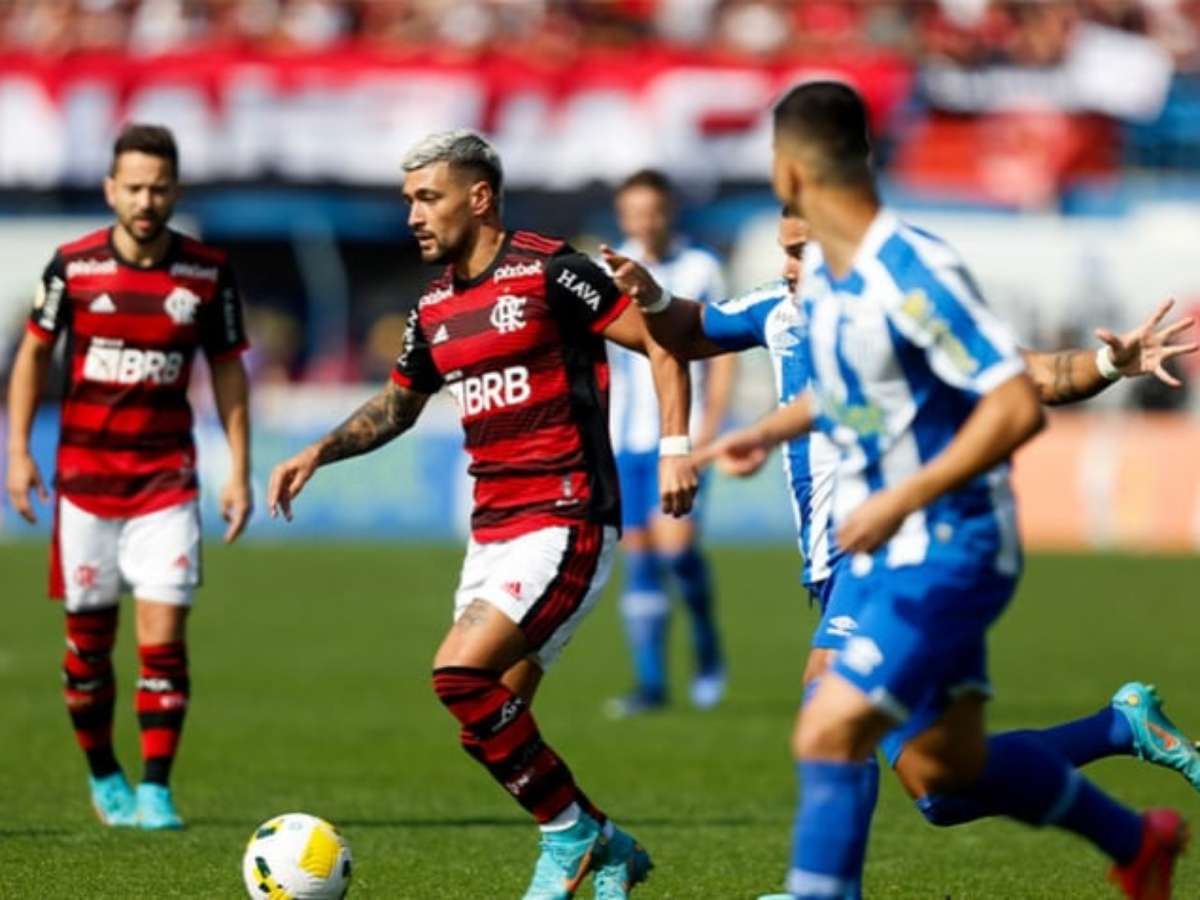 Cheio de reservas, Inter empata com o Flamengo no Maracanã