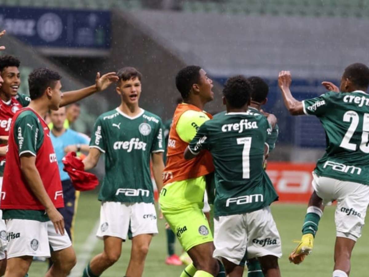 Fora de casa, Palmeiras enfrenta Ferroviária pelo jogo de ida da