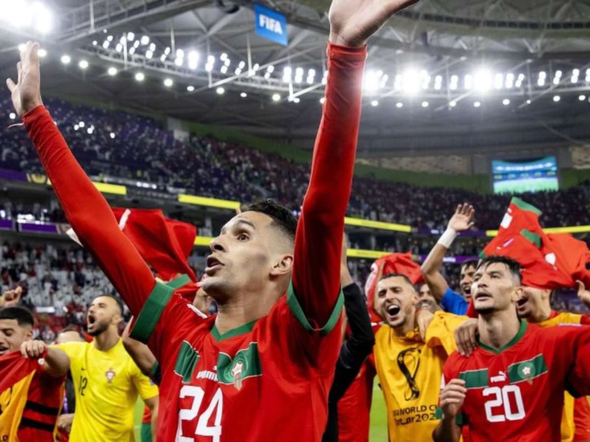 Holanda e Espanha disputam lugar no clube dos campeões - BBC News