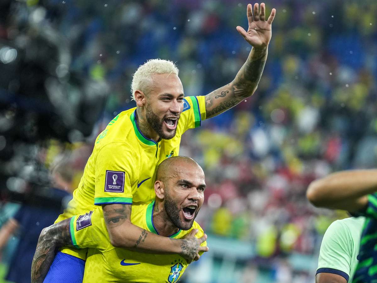 Neymar e Daniel Alves: vidas separadas, pedidos de perdão quase idênticos