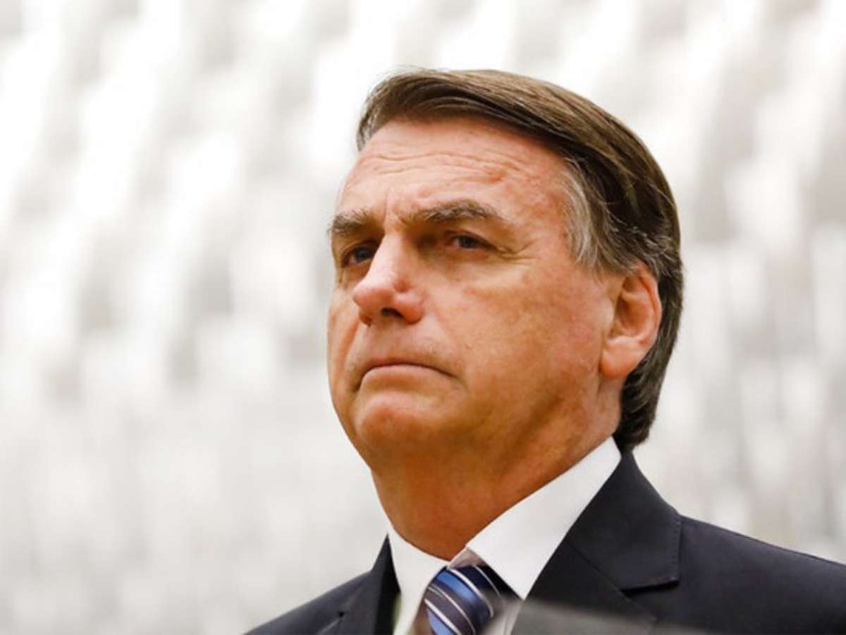 Filha de Jair Bolsonaro voa na cabine do avião A319 presidencial; assunto  polemiza
