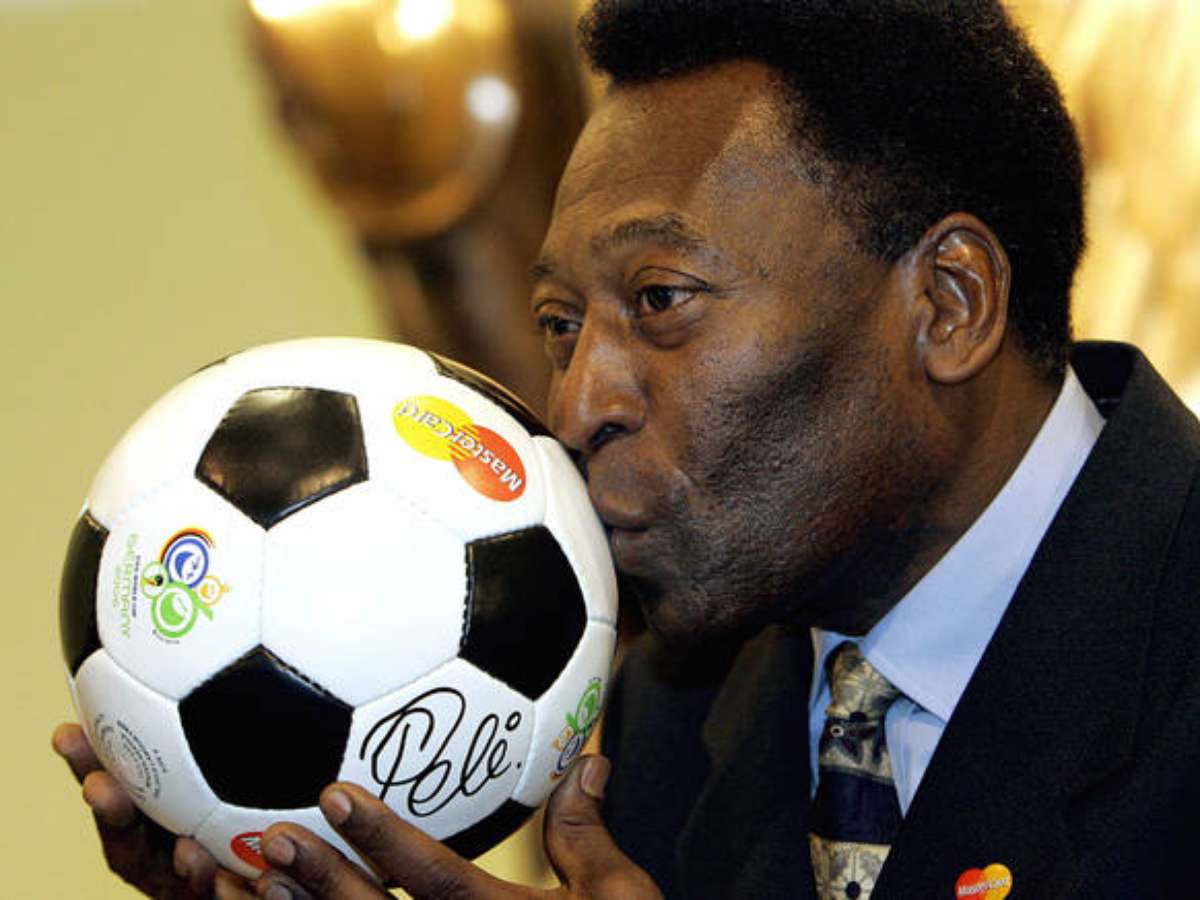 Mundo do futebol lamenta morte do Rei Pelé: 'Talento dado por Deus' - Lance!