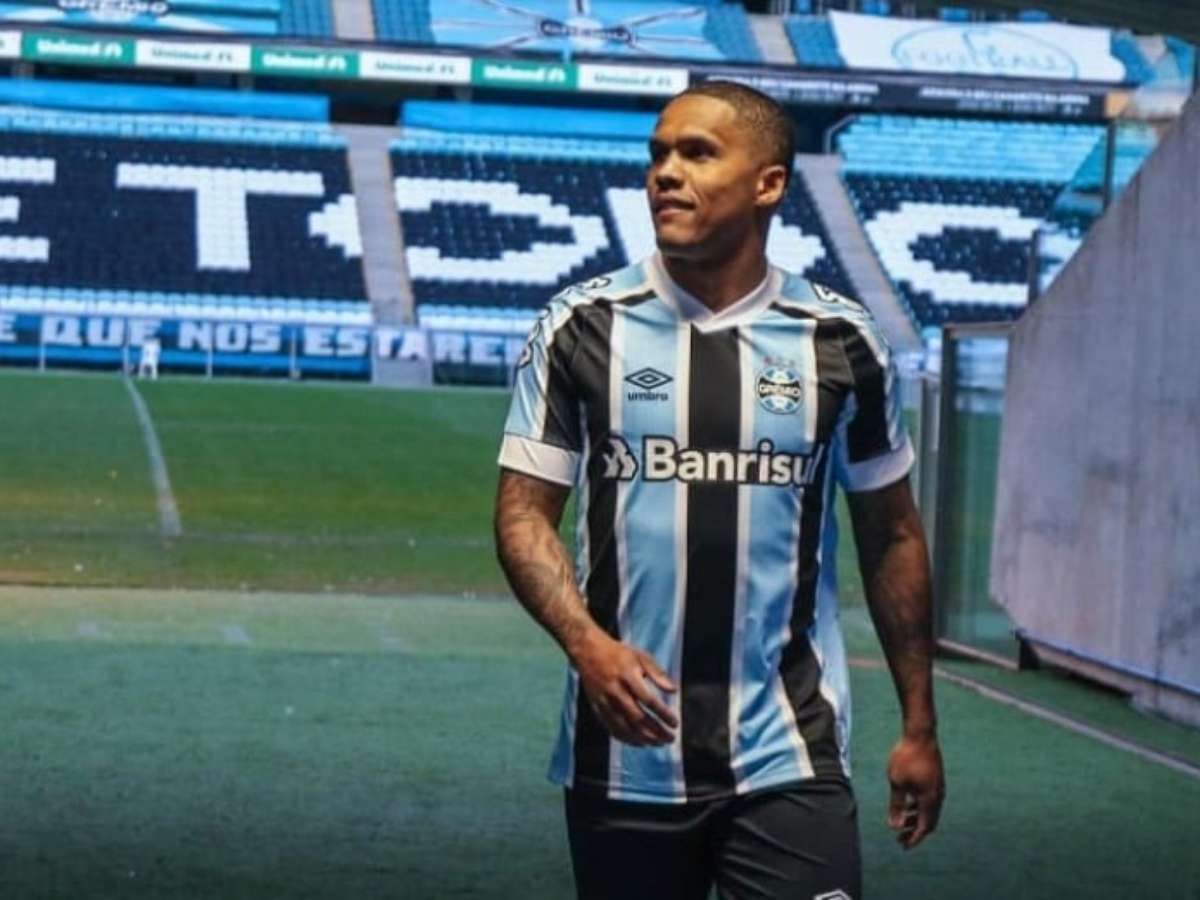 Jovem da base do Grêmio pede desculpas por erro em estreia contra