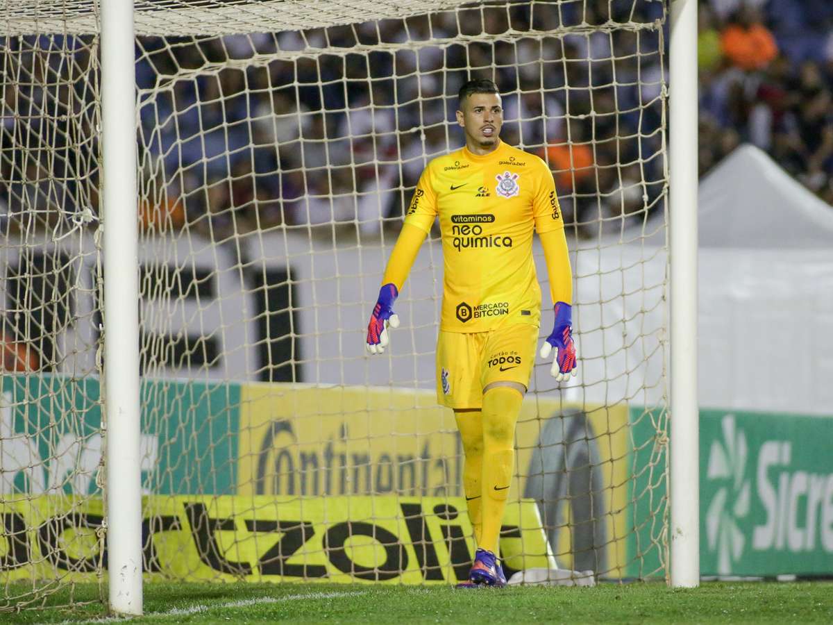 Com ex-Corinthians, time russo é campeão de forma antecipada