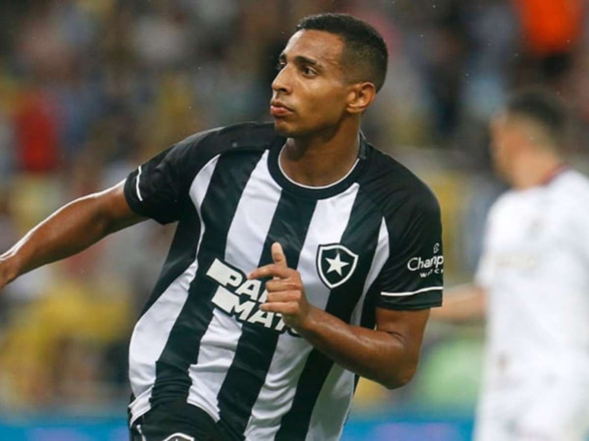 Tárik diz que elenco está focado e relembra de virada de chave no último  jogo contra o Vitória - Botafogo Futebol SA
