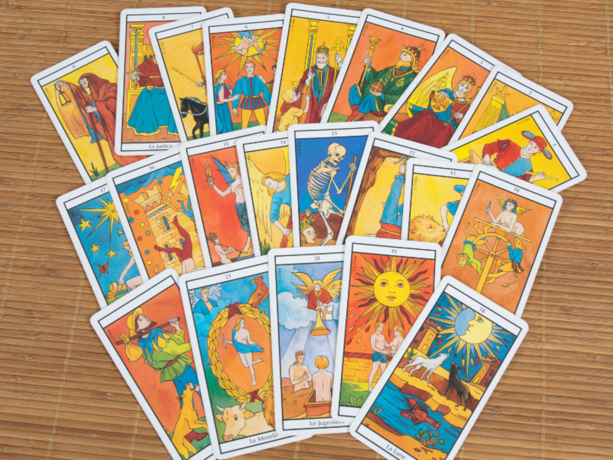 Tarot Gratuito das Bruxas  Venha Jogar (1) Carta Grátis Online 🔥