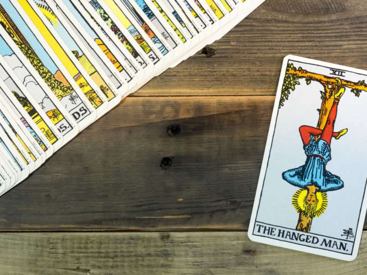 O Pendurado no Tarot: carta mostra chance de se reinventar