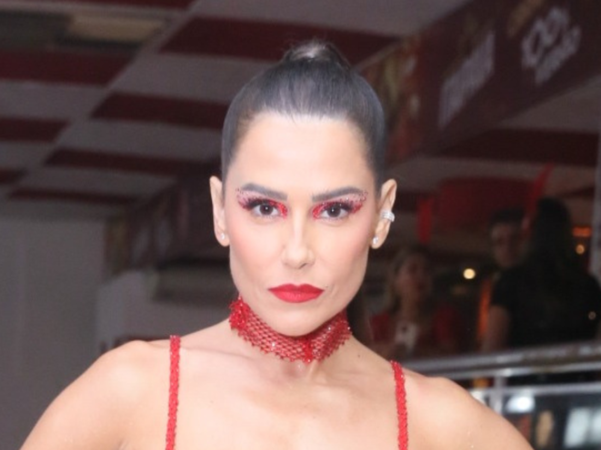 Deborah Secco quase mostra demais em look de Carnaval e você vai querer dar  um zoom nessas fotos!