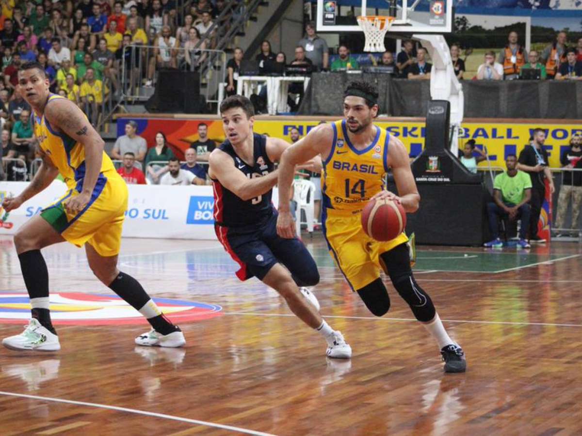 Lucas Mariano prevê jogos duros para o Brasil contra EUA e México nas  Eliminatórias da Copa, basquete