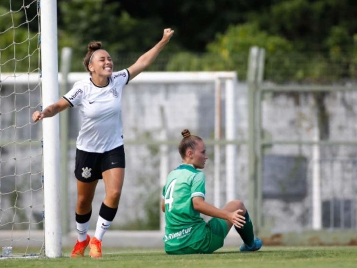 Após hat-trick, atacante comemora fase artilheira e bom momento do Corinthians sub-20