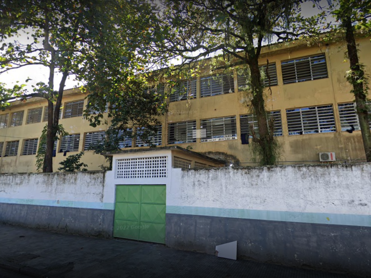 Folha de S.Paulo - Comportamento: Videogame online reproduz massacre em  escola dos EUA - 18/05/2006