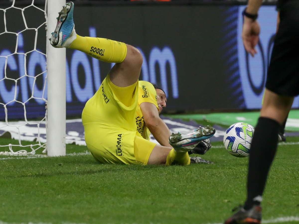 Goleiro Cássio se aproxima ainda mais de Ronaldo como maior pegador de  pênaltis da história do Corinthians - Central do Timão - Notícias do  Corinthians