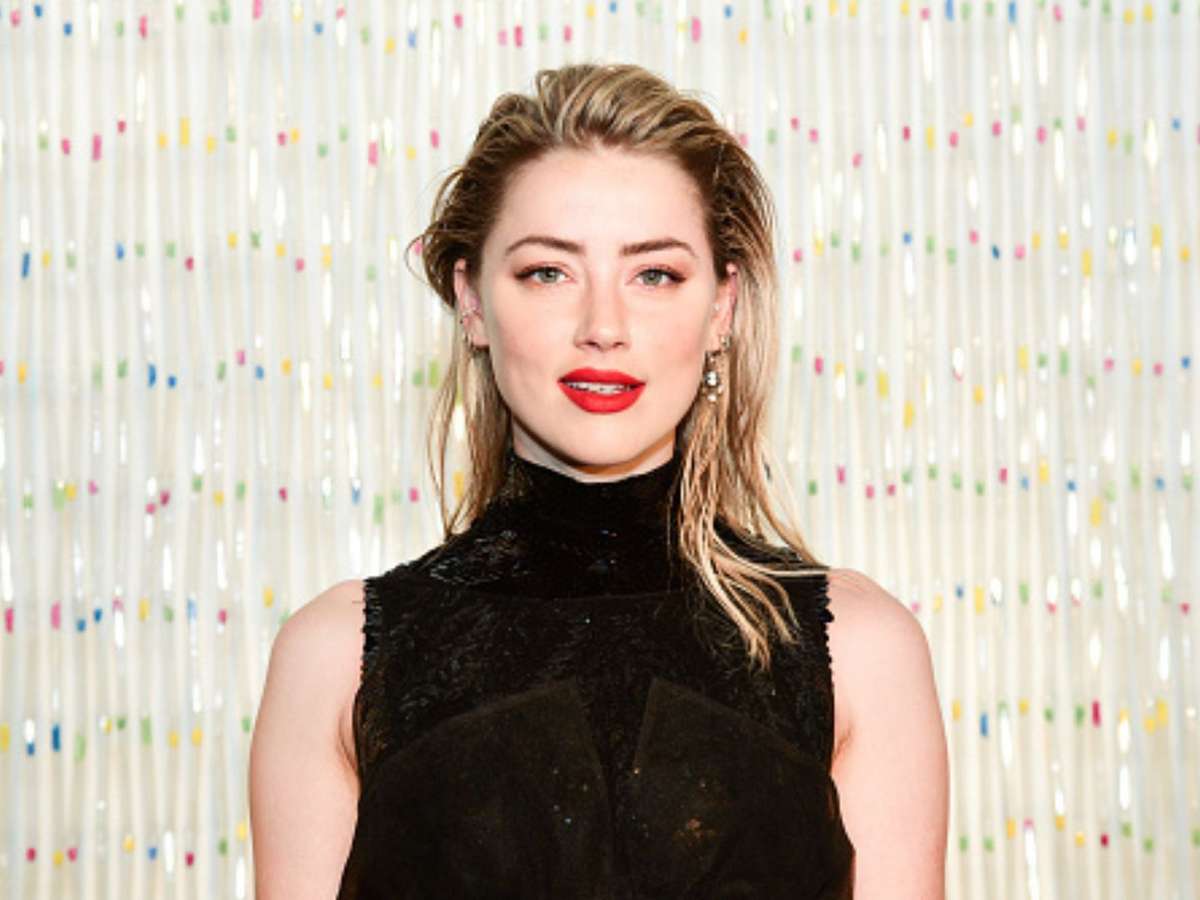 Amber Heard se irrita com pergunta sobre o filme 'Aquaman', em tribunal