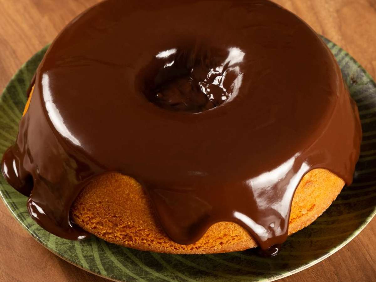 Bolo de Cenoura com Cobertura de Chocolate Sem Glúten e Sem