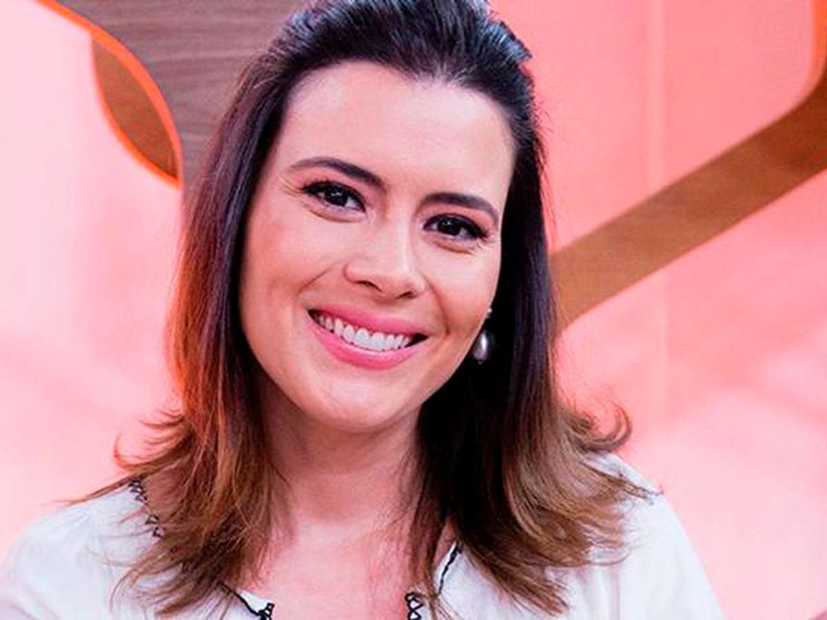 Aos 43 anos, Michelle Loreto revela sexo e nome do seu primeiro filho