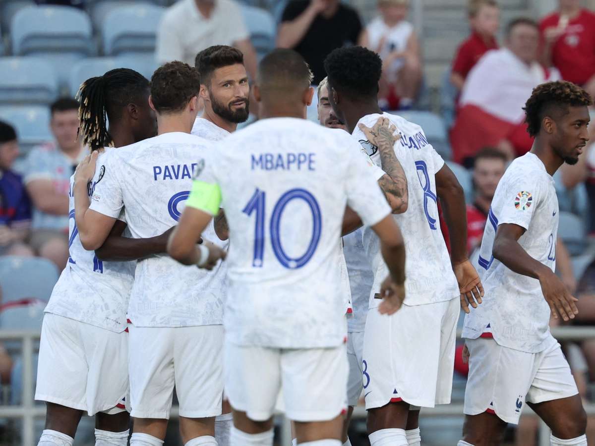 França vence o Brasil por 2 a 1 e assume a liderança do grupo F