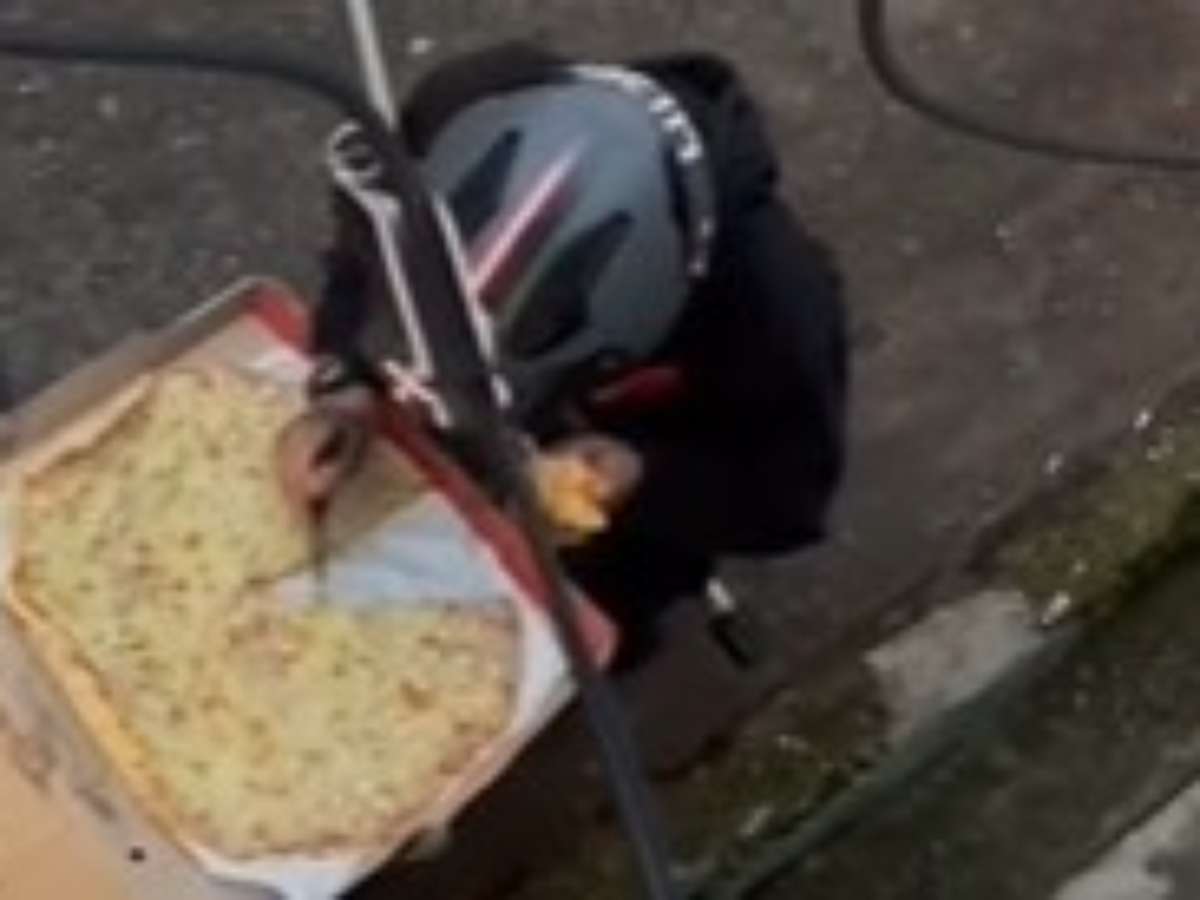 Vídeo de motoboy comendo pizza do cliente gera revolta, mas não da maneira  correta