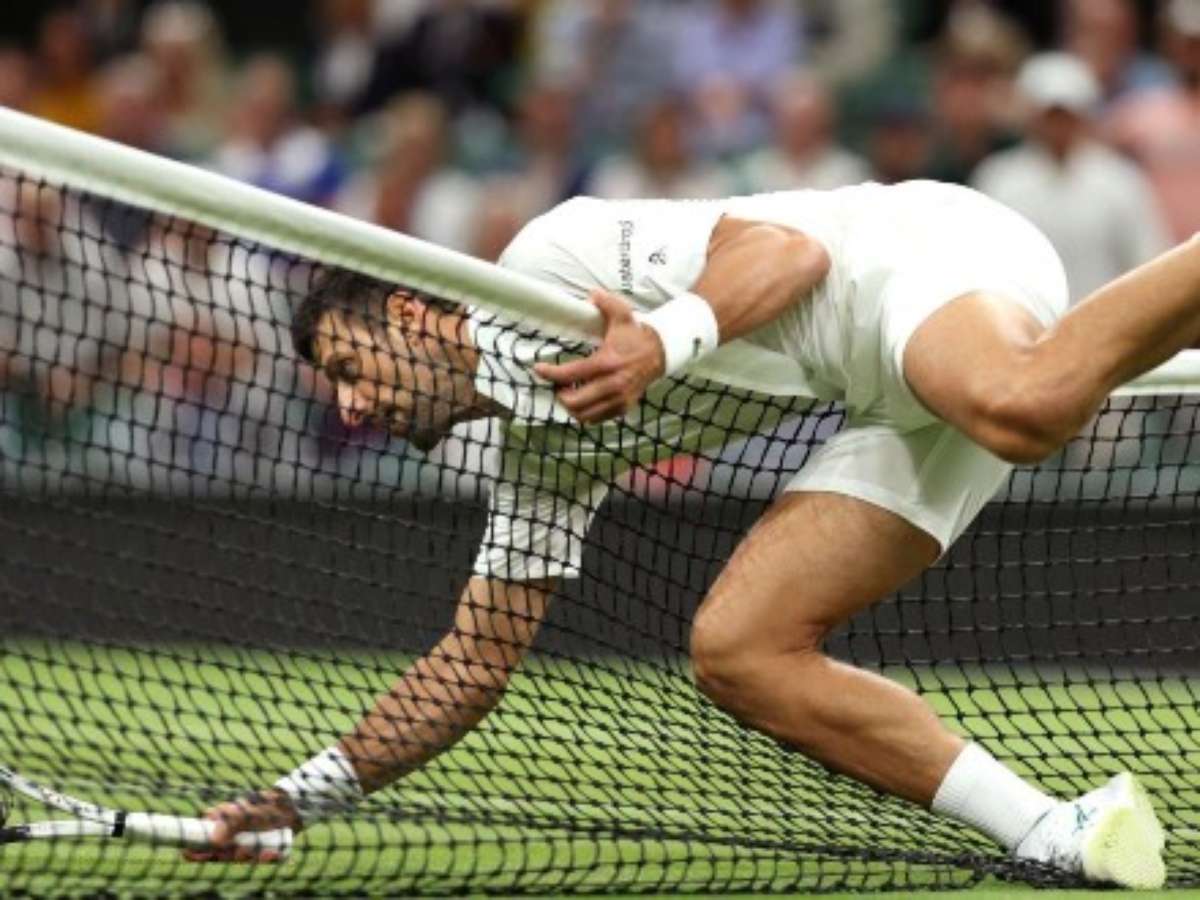 Jogo entre Djokovic e Hurkacz em Wimbledon é suspenso neste domingo; saiba  mais