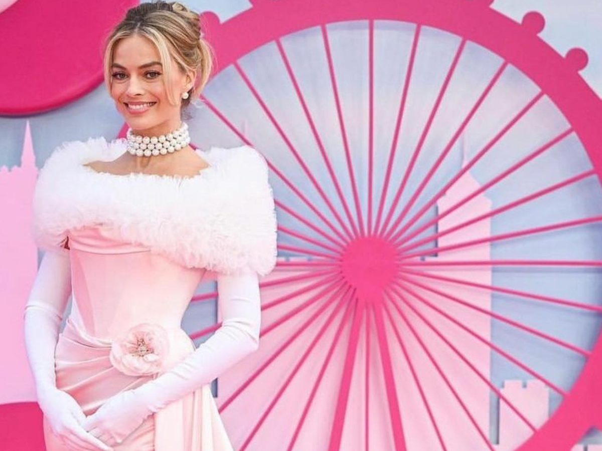 Os looks da Margot Robbie na divulgação do filme da Barbie até