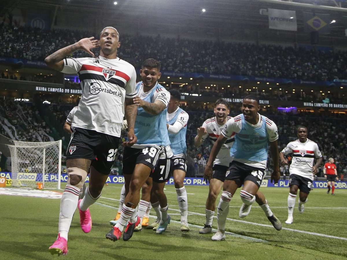 Corinthians goleia o São Paulo por 6 a 1 e torcida vai à loucura