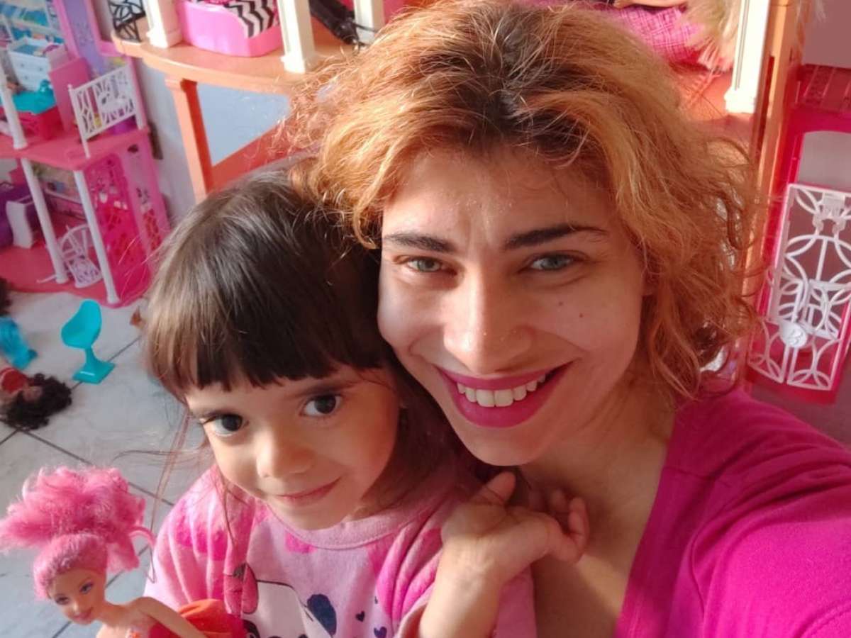 Mulher registra filha com o nome de Barbie por ser fã da boneca