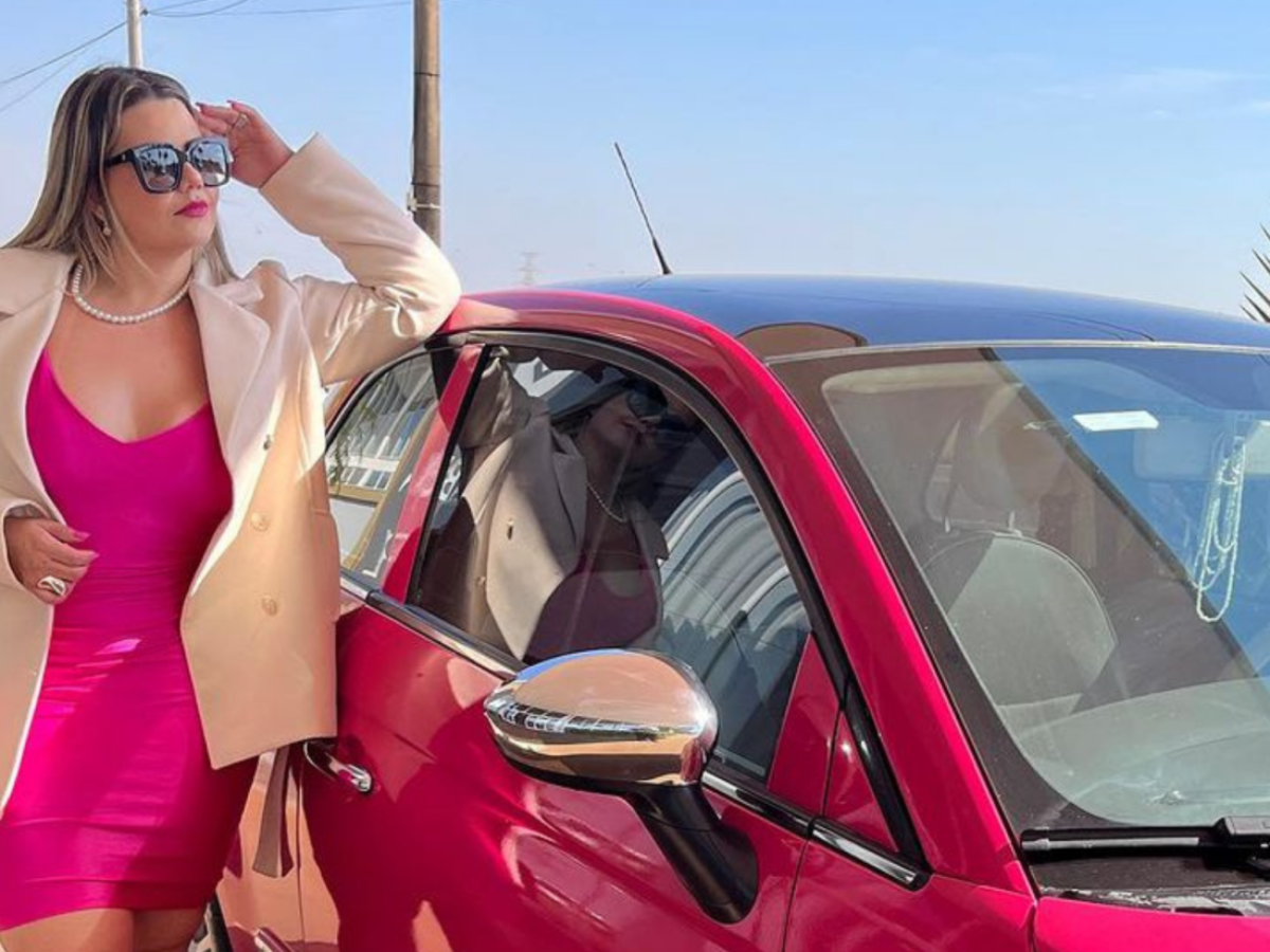 Empresária faz plotagem rosa em Porsche para lançamento de 'Barbie