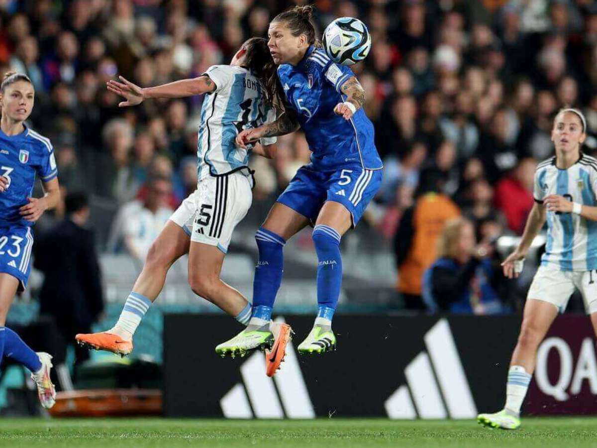 VÍDEO: quase quarenta mil a ver futebol feminino em Itália