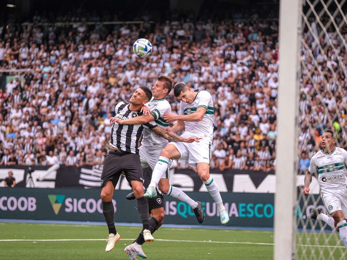 Com arbitragem confusa, Botafogo perde para o Vila Nova - Botafogo