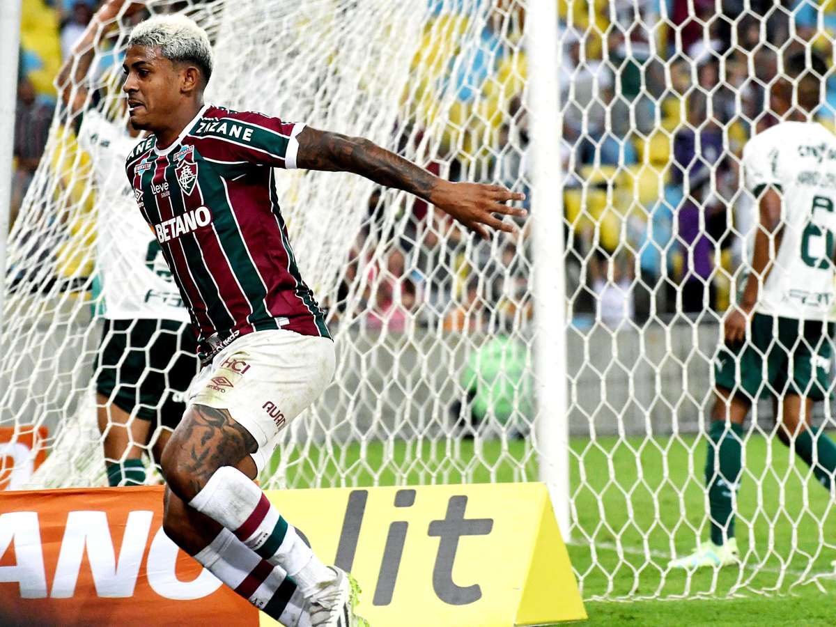 Com praticamente todo time reserva, Fluminense perde para o