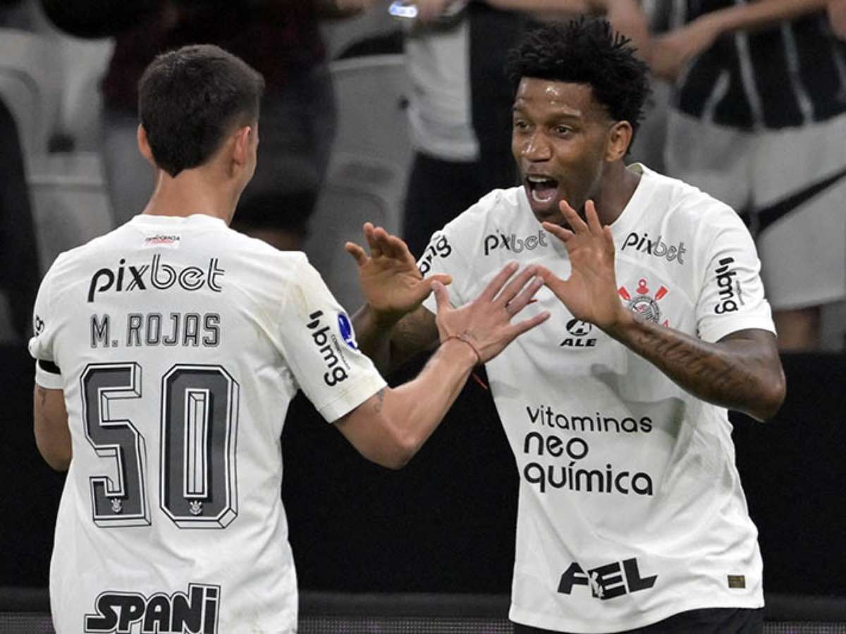 Gil se torna o terceiro jogador do Corinthians com mais jogos na Neo  Química Arena; clube parabeniza