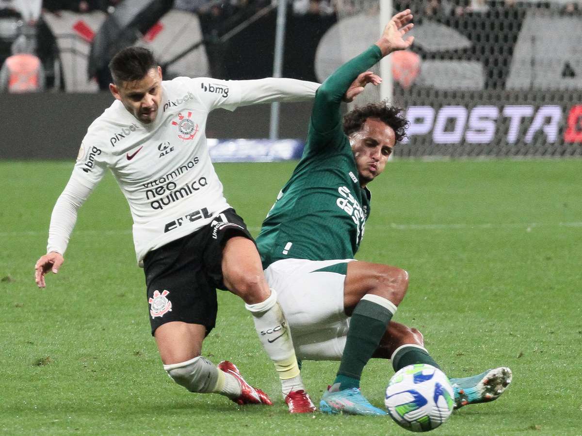 Corinthians marca no final e garante empate por 1 a 1 contra o Goiás