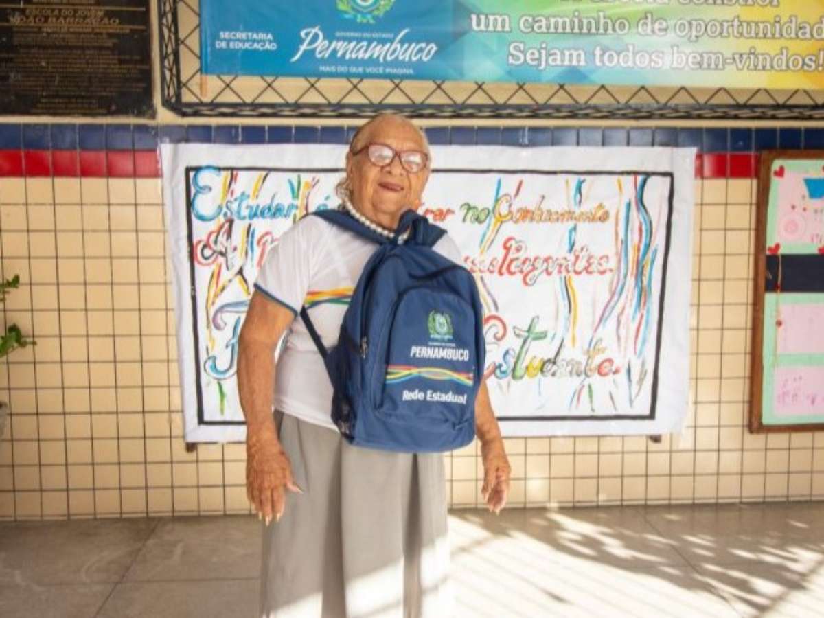 Aos 94 anos, estudante mais velha do mundo se matricula na escola após a  morte do marido - Notícias - R7 Educação