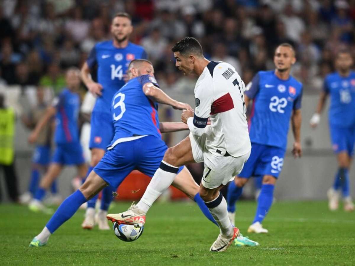 Cristiano Ronaldo brilha, e Portugal vence Eslováquia em jogo