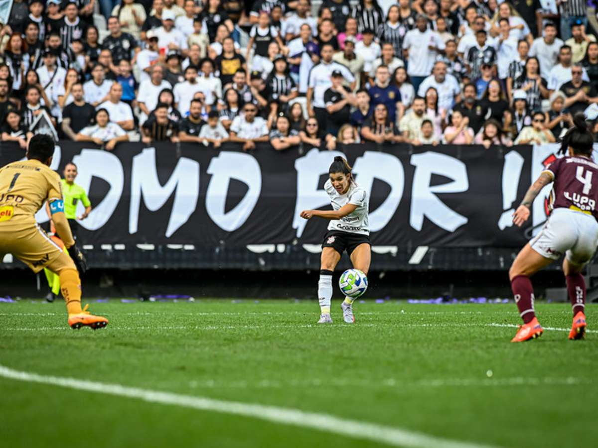 Com recorde de público, Corinthians vence Ferroviária e leva o